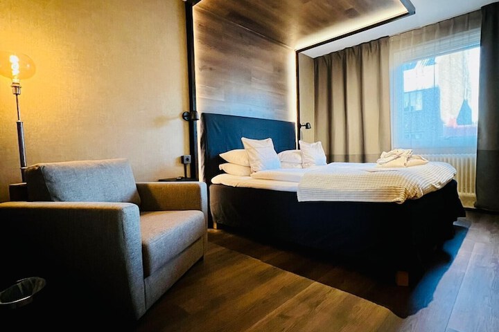 Room 32 of 68