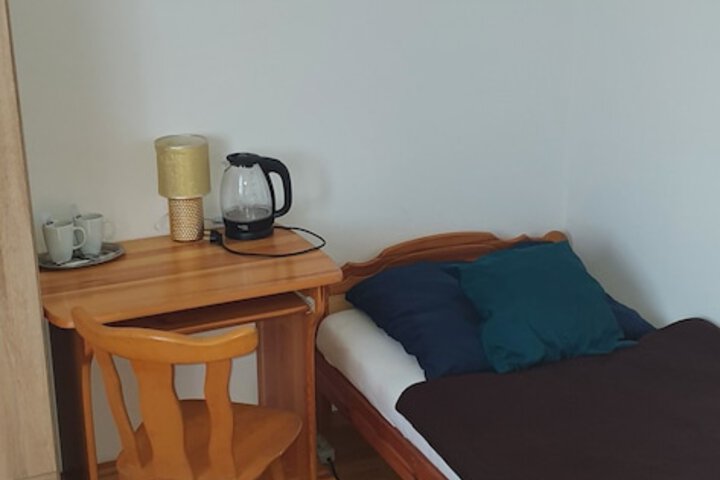 Room 10 of 25