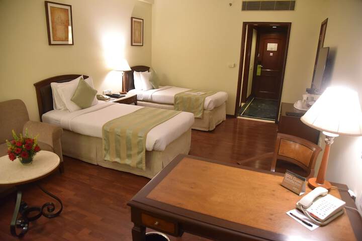 Room 6 of 78