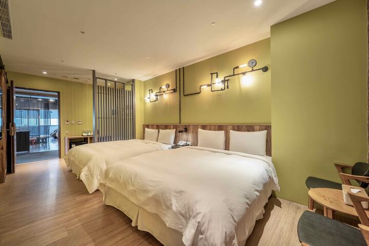 Room 34 of 93