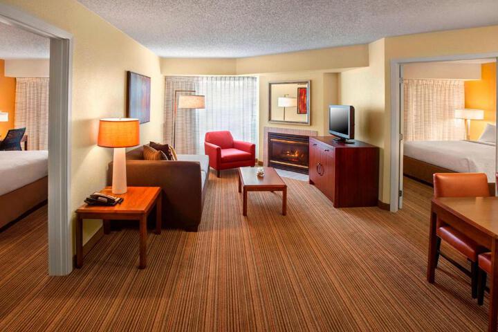 Hearing Accessible 1 Bedroom Suite Queen (6 of 12)