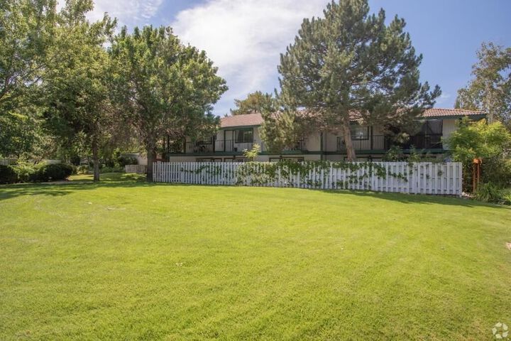 Hotel Exterior 34 of 38