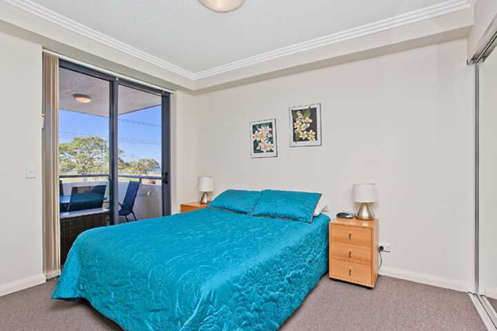 Room 6 of 65