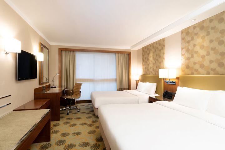 Room 13 of 90