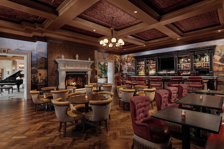 Lobby lounge