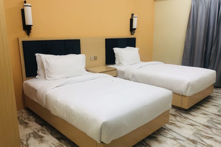 Room 12 of 39