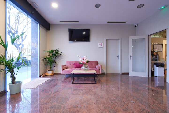 Lounge 132 of 186