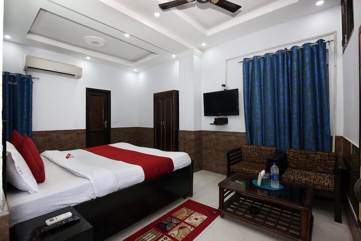 Room 8 of 13