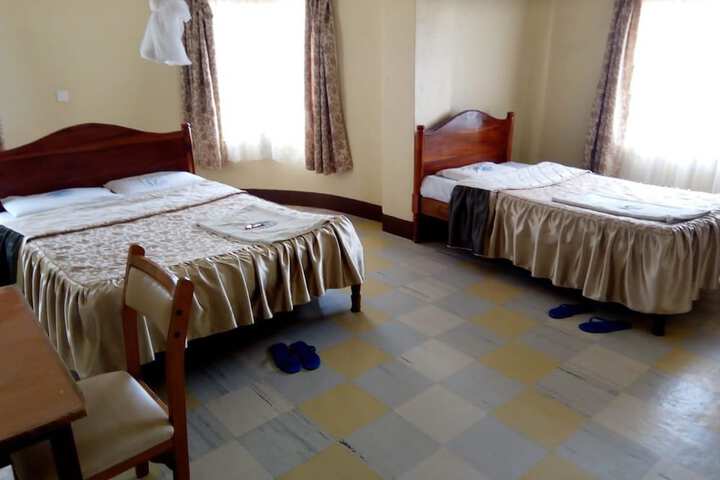 Room 6 of 18