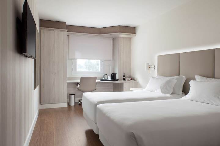 Room 8 of 33