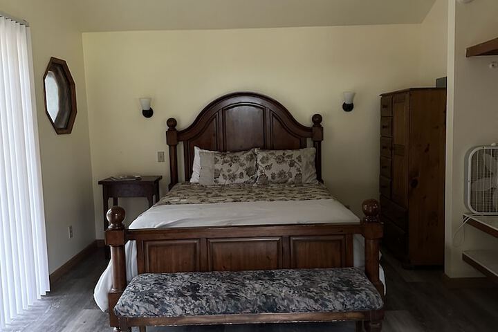 Room 5 of 83