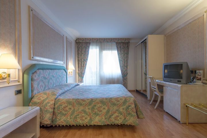 Room 11 of 79