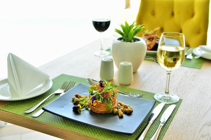 Dining 156 of 242