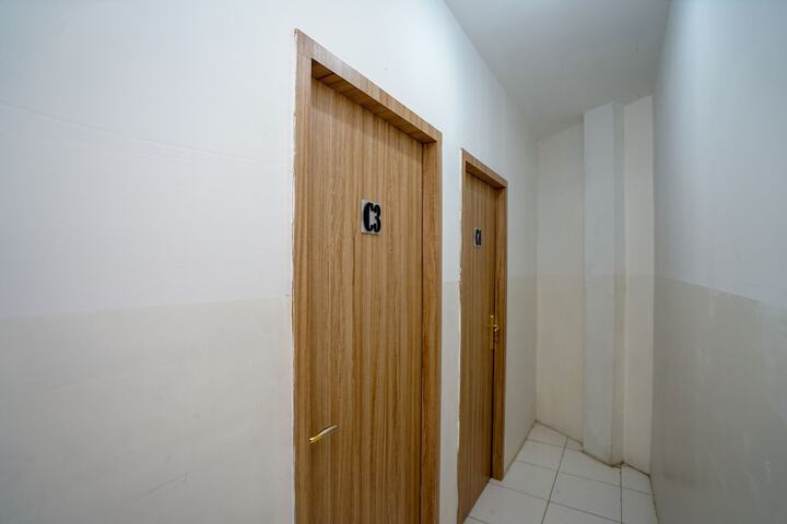 Ballroom/Hall 24 of 27