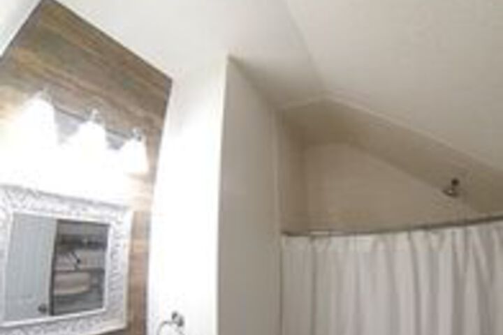 Room 6 of 49