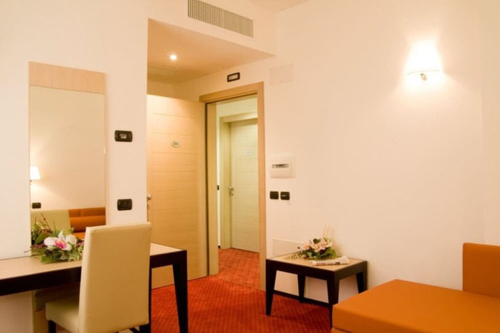 Room 9 of 31