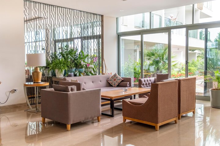 Entrance & Lobby