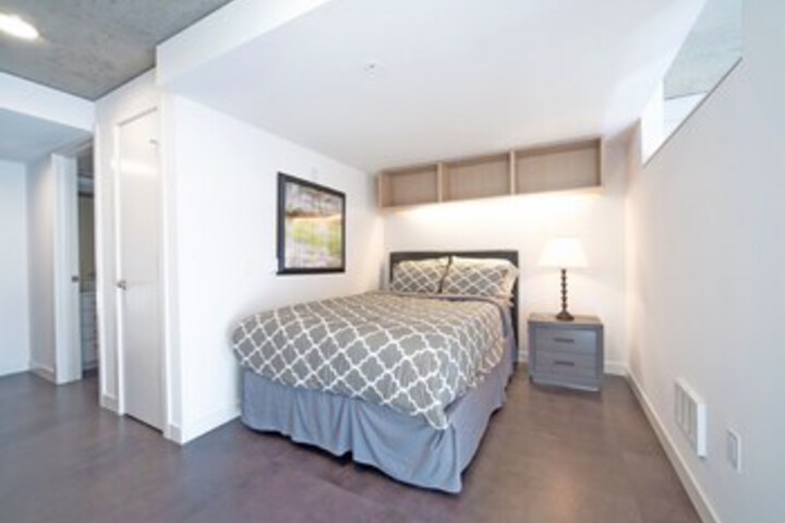 Room 80 of 90