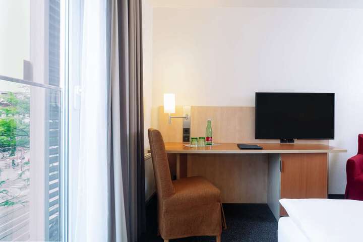 Room 53 of 90