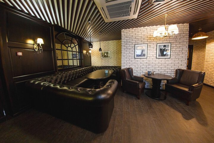 Lounge 45 of 55