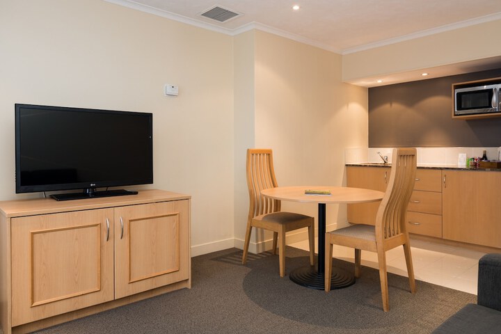 Room 4 of 76