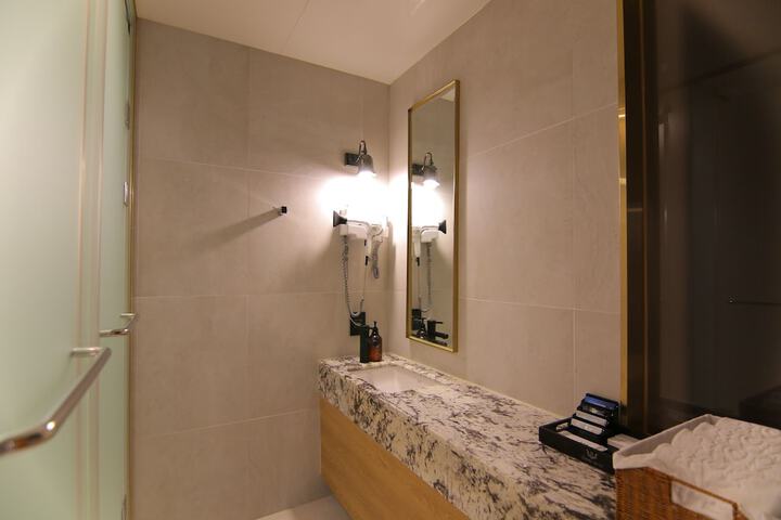 Room 167 of 190
