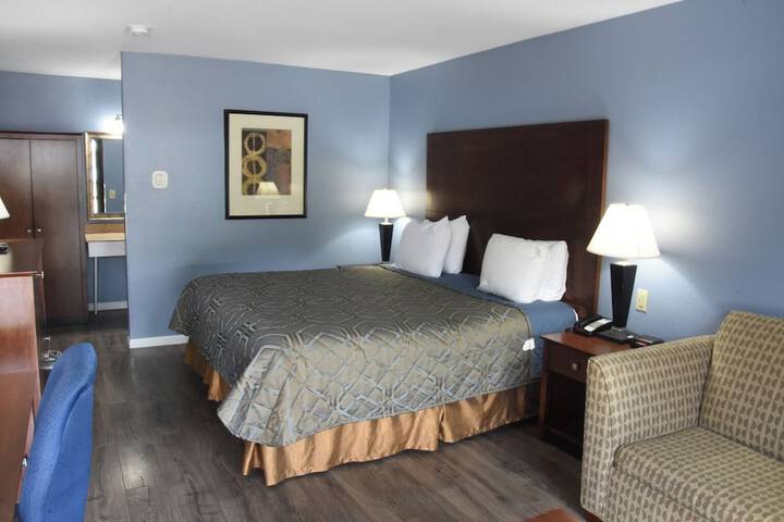 Room 5 of 12