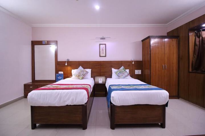 Room 5 of 10