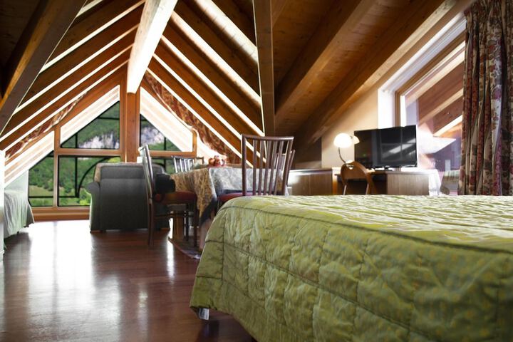 Room 4 of 43