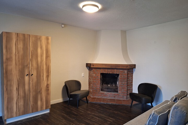 Room 7 of 32