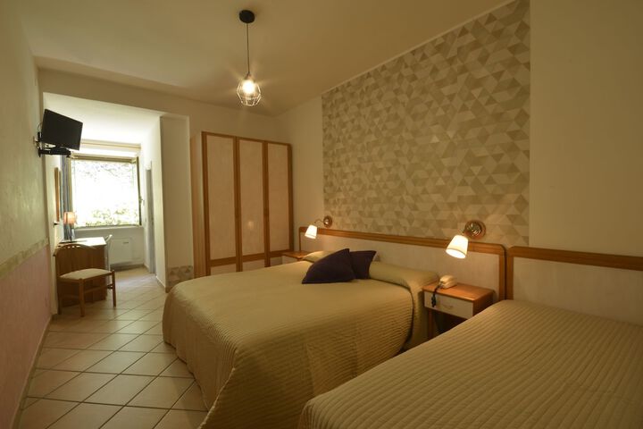 Room 4 of 14