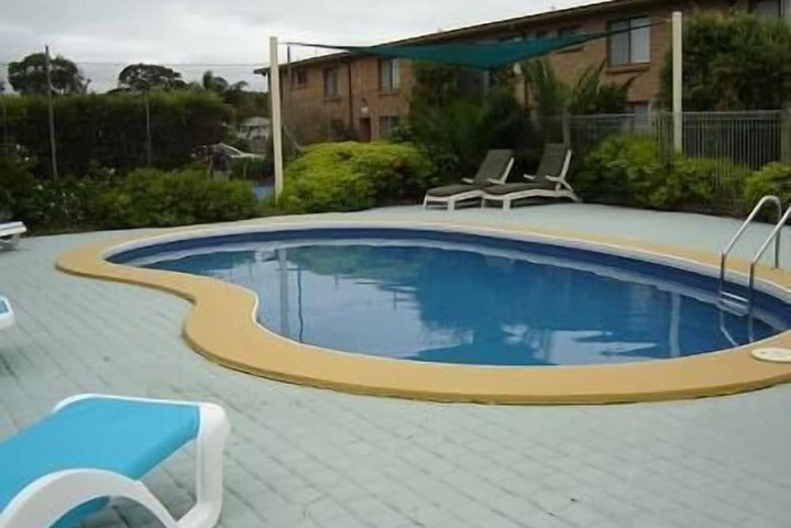 Pool 9 of 14