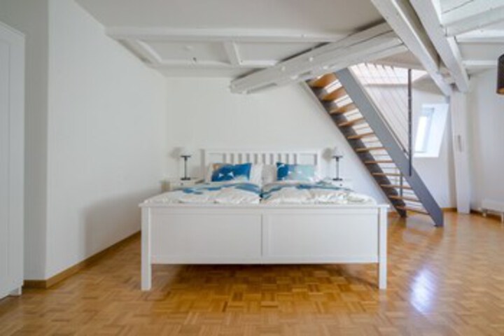 Room 33 of 46