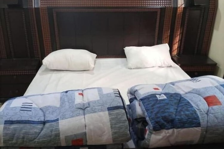 Room 6 of 9