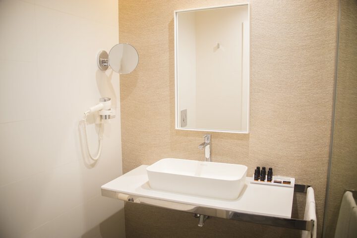 Room 32 of 57
