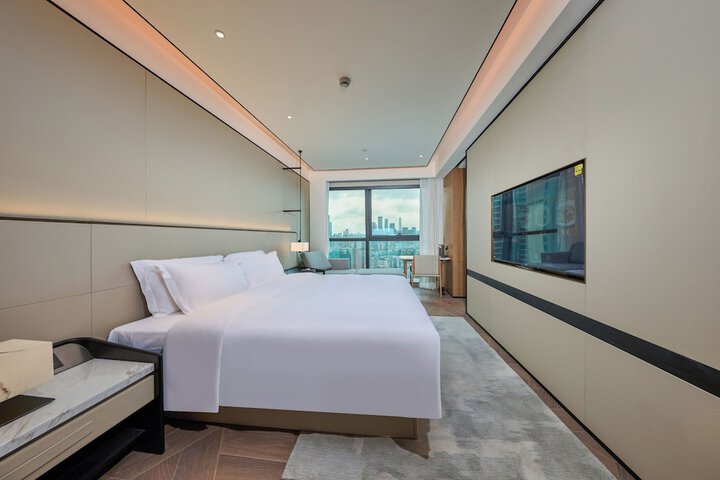 Room 8 of 24