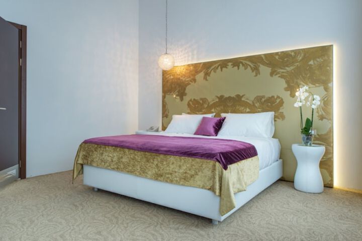 Room 3 of 105