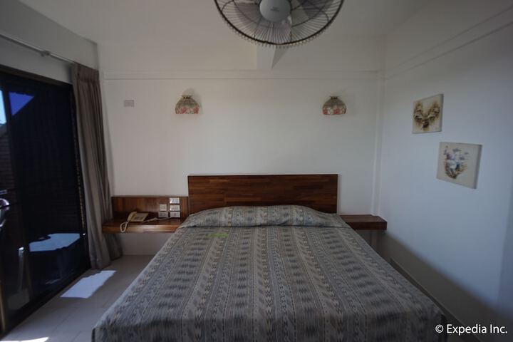 Room 4 of 52