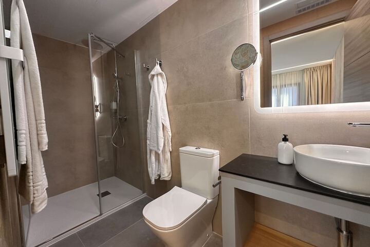 Room 16 of 30