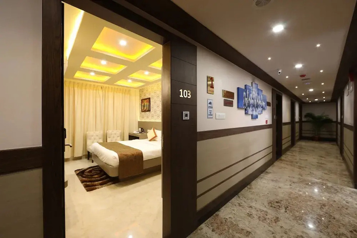 Room 3 of 10
