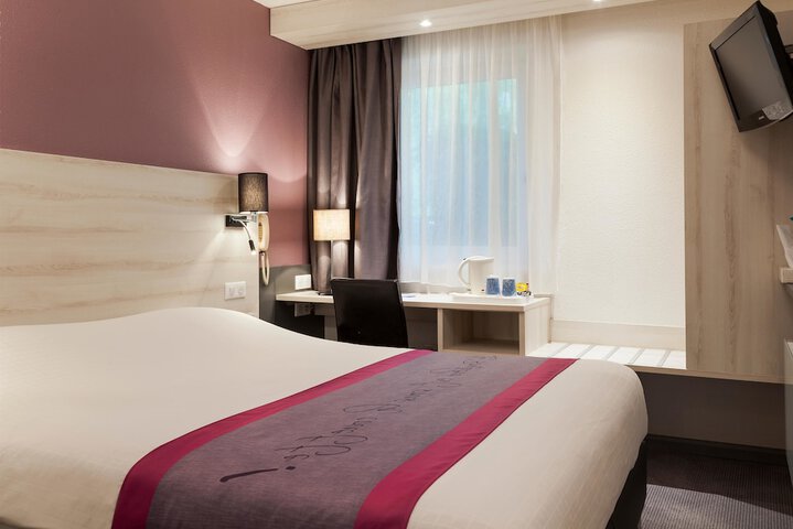 Room 10 of 31