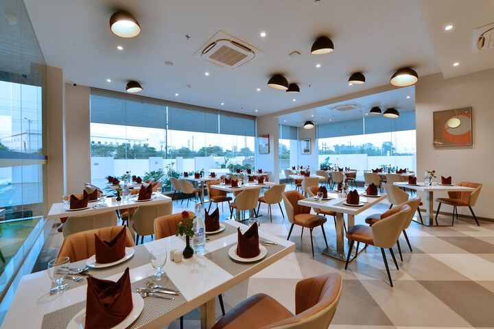 Dining 15 of 19