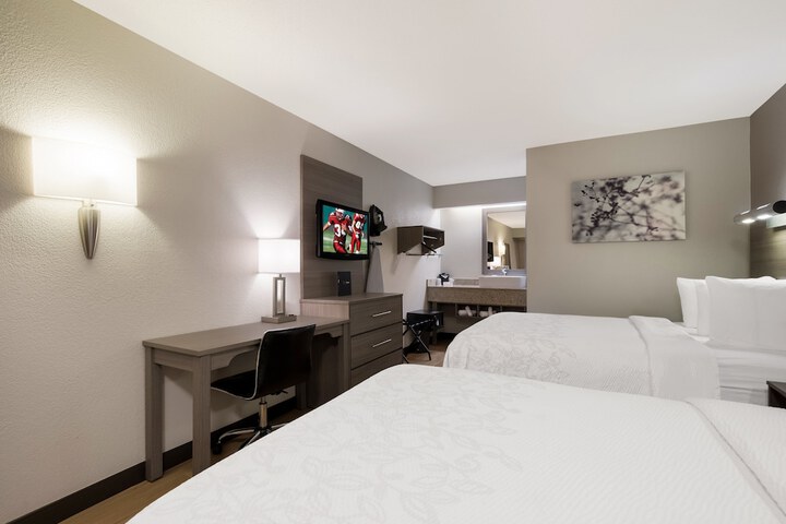 2 Double Beds (8 of 9)