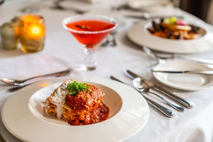 Lounge 165 of 224