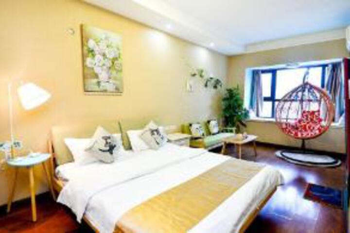Room 9 of 11