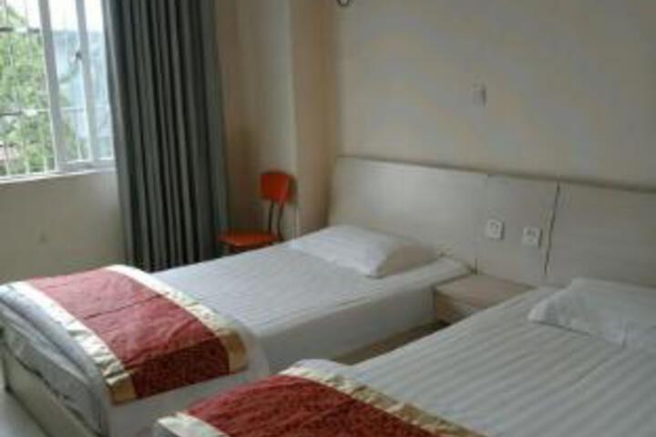 Room 5 of 6