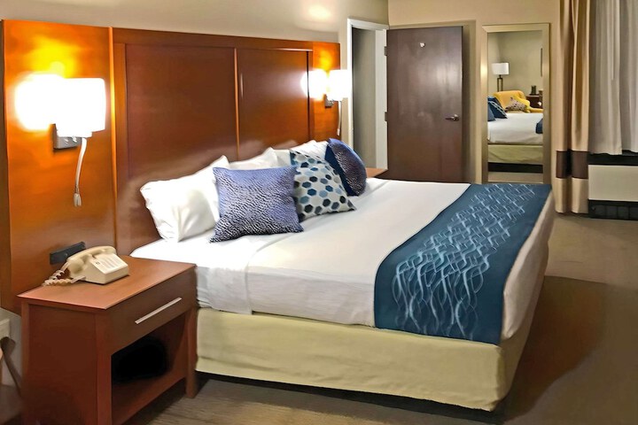 1 King Bed Accessible (1 of 2)