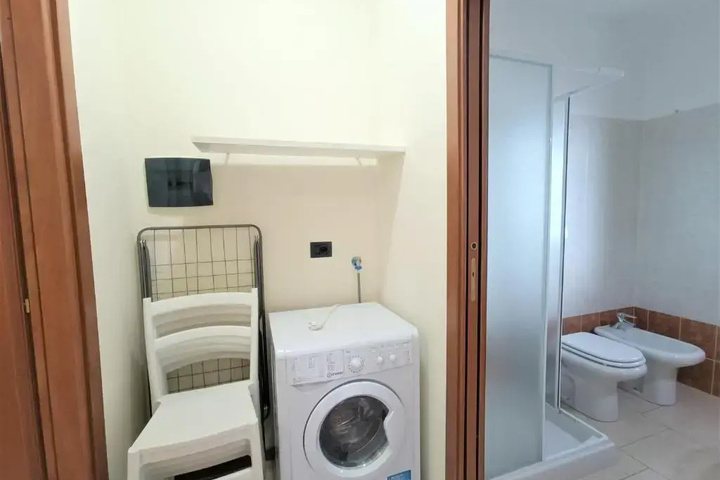 Room 7 of 12