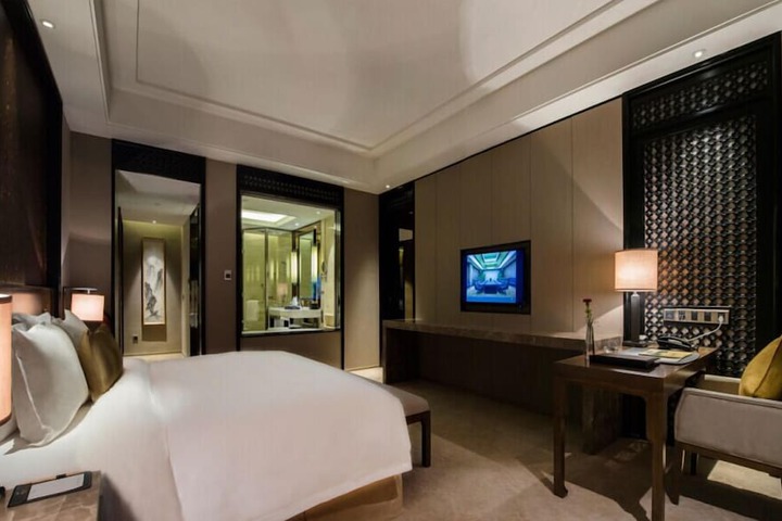 Room 7 of 25
