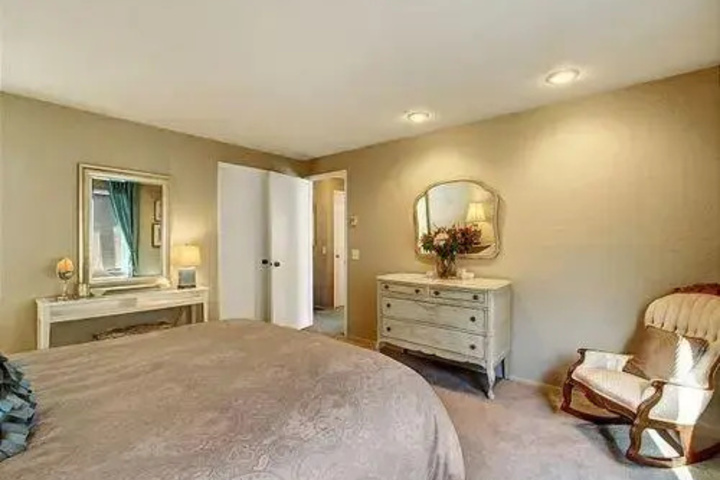Room 3 of 19